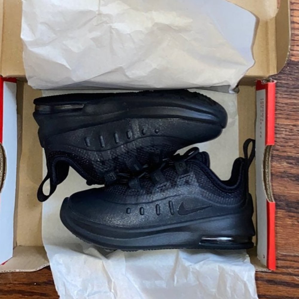 Nike air max axis 5c